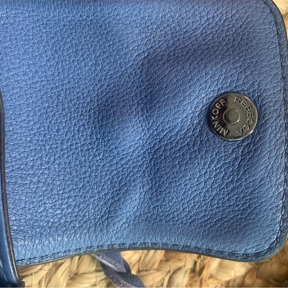 Cell phone cross body 💙 - Picture 3 of 4